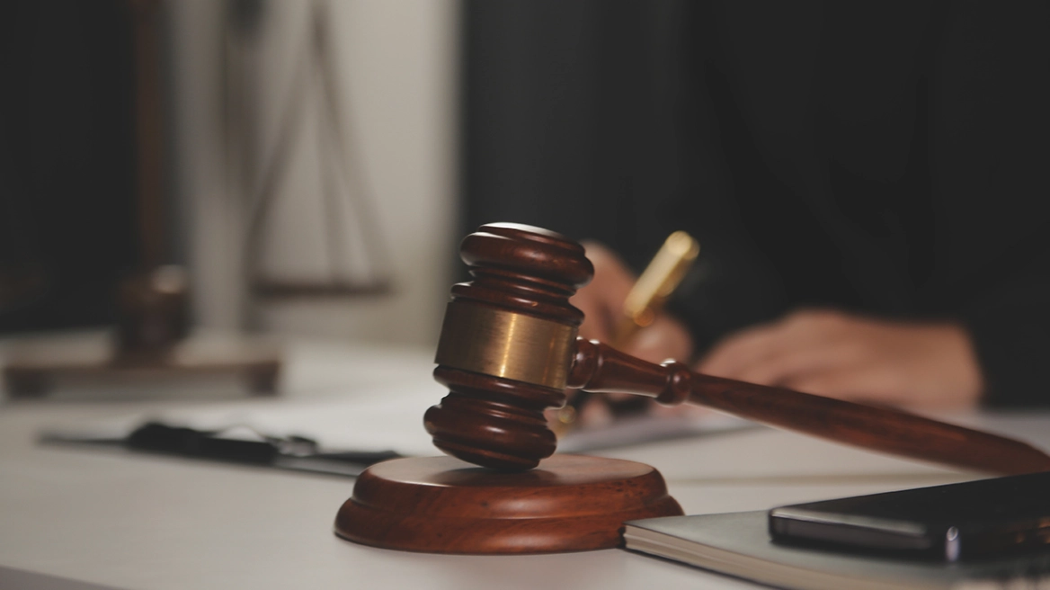 Ποινές κάθειρξης 600 ετών σε δύο διακινητές μεταναστών για αποβίβαση 59 ατόμων στην Κάρπαθο