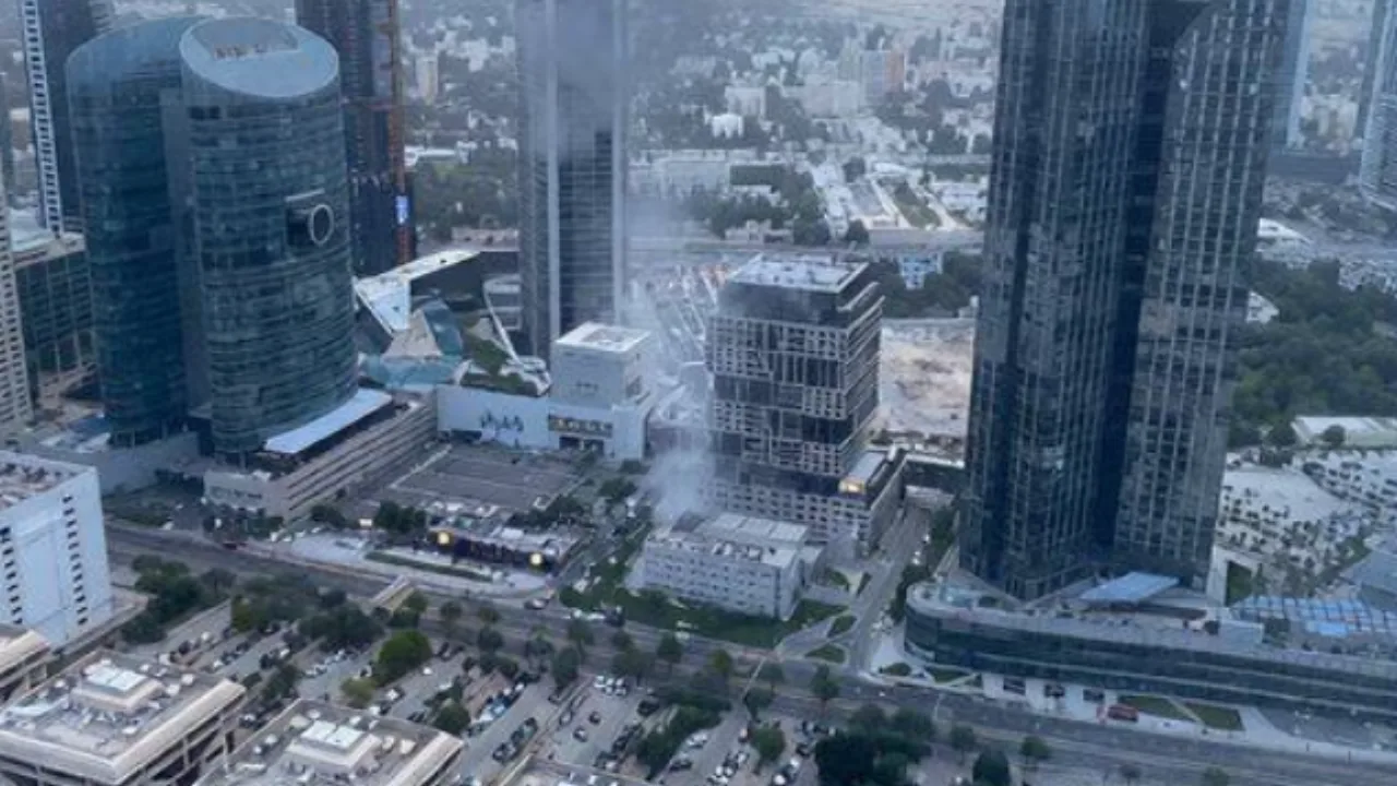 Ιρανική επιδρομή με μη επανδρωμένο αεροσκάφος έπληξε κτίριο στο Διεθνές Χρηματοοικονομικό Κέντρο του Ντουμπάι (DIFC) νωρίτερα σήμερα.