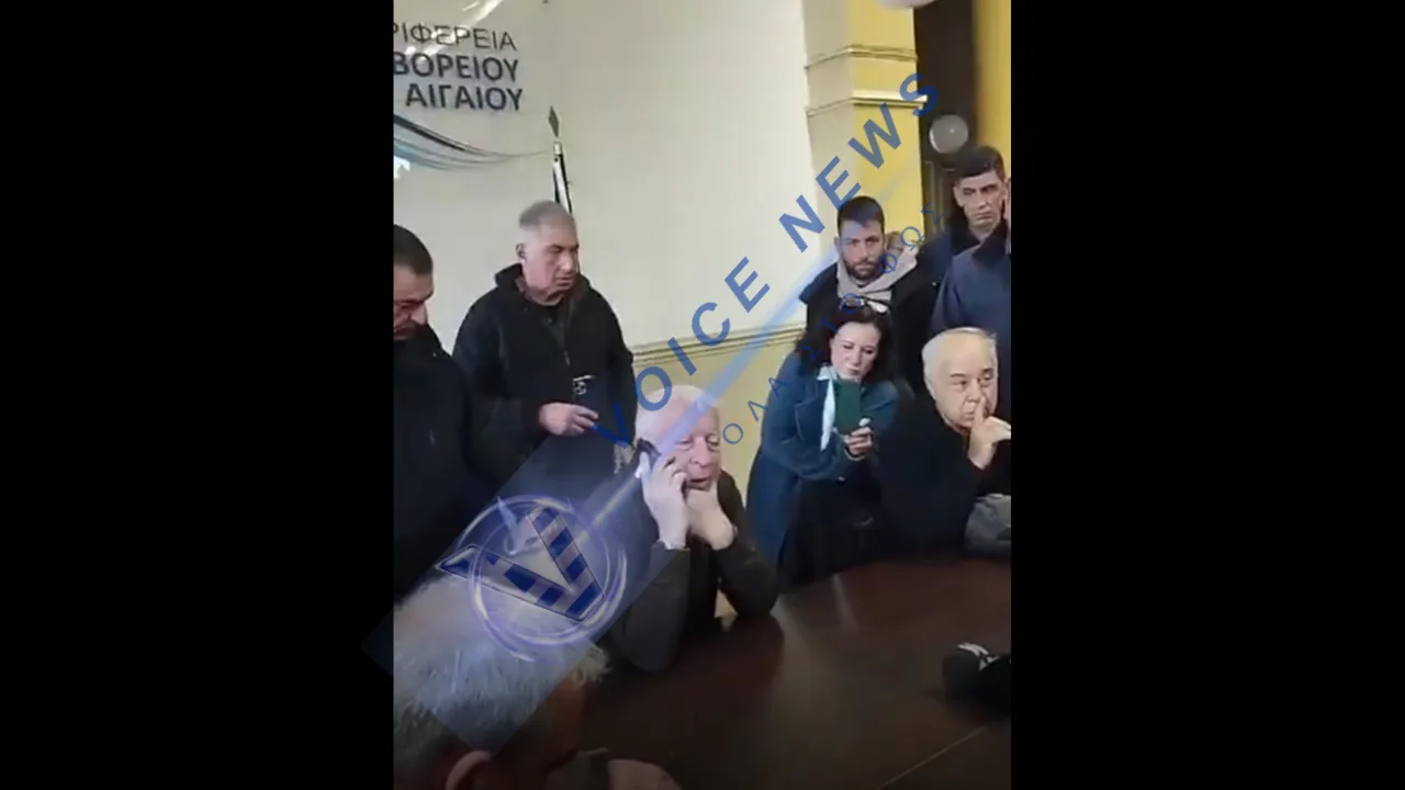 ΚΩΜΩΔΙΑ! Ο ΜΟΥΝΤΖΟΥΡΗΣ ΖΗΤΑ ΣΙΩΠΗ ΑΠΟ ΤΟΥΣ ΚΤΗΝΟΤΡΟΦΟΥΣ ΓΙΑ ΝΑ ΜΙΛΗΣΕΙ ΜΕ ΤΟΝ ΤΣΙΑΡΑ