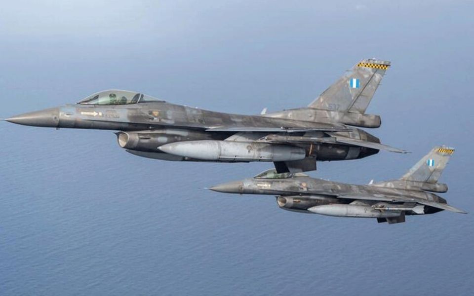 Τέσσερα F-16 της Ελληνικής Πολεμικής Αεροπορίας προσγειώθηκαν στην Κύπρο