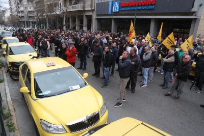 Απεργία ταξί: Οδηγοί στους δρόμους με αποφασιστικότητα