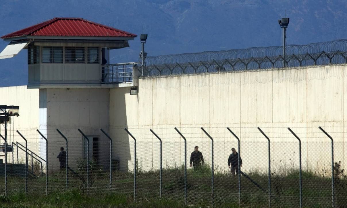 Συναγερμός στις φυλακές Τρικάλων: Drone με κινητά καταρρίφθηκε από την εξωτερική φρουρά!