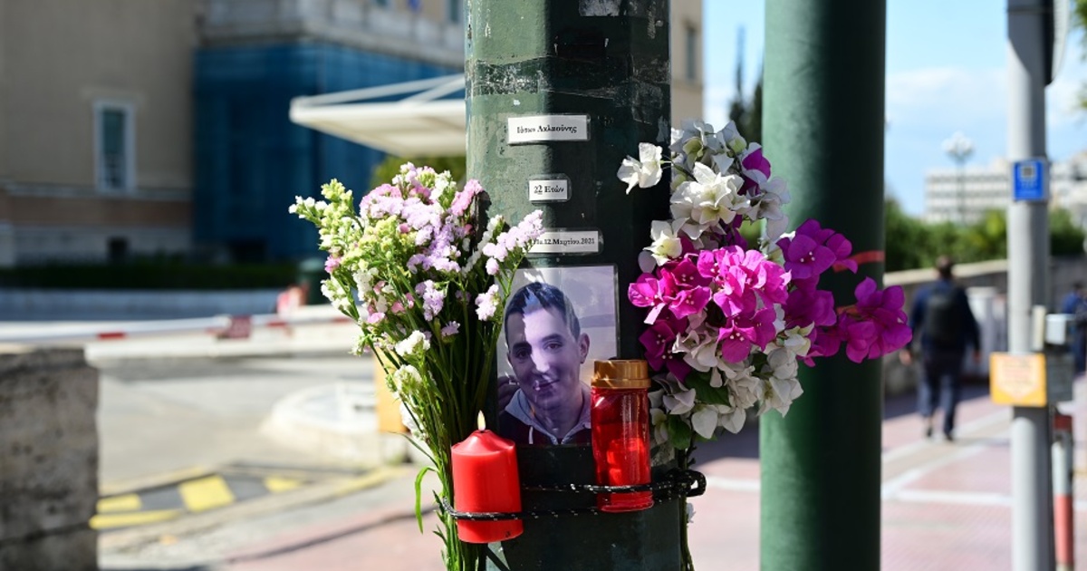 ΙΑΣΩΝΑ ΔΕΝ ΣΕ ΞΕΧΝΑΜΕ! ΤΟ ΣΥΣΤΗΜΑ ΣΕ ΕΞΟΝΤΩΣΕ ΣΤΗΝ ΑΣΦΑΛΤΟ ΤΗΣ ΒΟΥΛΗΣ ΑΛΛΑ ΔΕΝ ΞΕΧΝΑΜΕ ΟΥΤΕ ΠΟΤΕ ΟΥΤΕ ΠΩΣ “ΧΑΘΗΚΕΣ”
