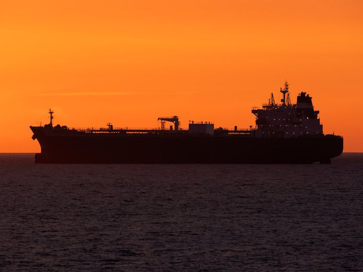 Δραματική έκκληση από σύζυγο ναυτικού – Δέκα Έλληνες παραμένουν εγκλωβισμένοι στον Περσικό Κόλπο