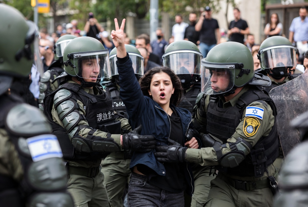ΜΙΚΡΕΣ ΑΝΤΙΠΟΛΕΜΙΚΕΣ ΦΩΝΕΣ ΣΕ ΜΙΑ ΣΙΩΝΙΣΤΙΚΗ ΚΑΙ ΠΟΛΕΜΟΧΑΡΗ ΚΟΙΝΩΝΙΑ