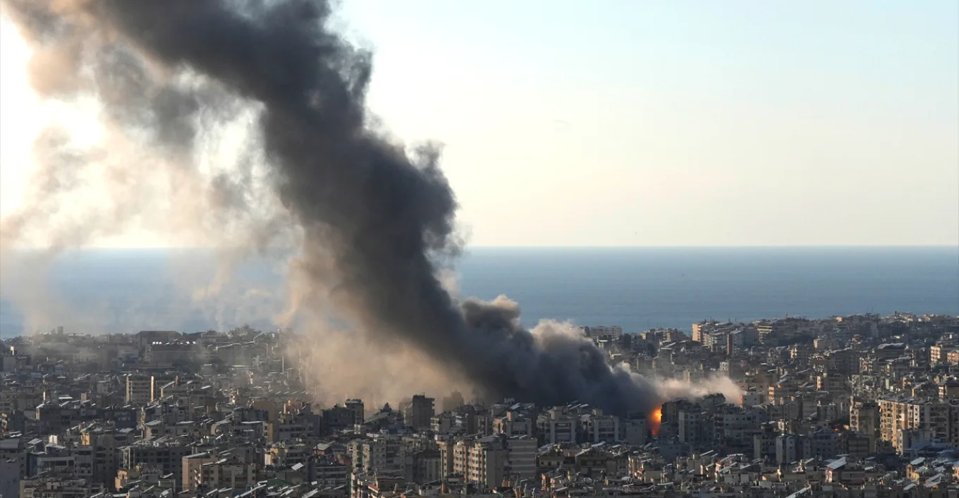 Ισραήλ εξαπολύει ταυτόχρονες επιθέσεις σε Τεχεράνη και Βηρυτό – Ιρανικά drones πλήττουν πρεσβεία ΗΠΑ στο Ριάντ