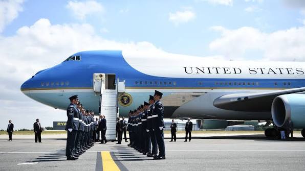 ΔΕΙΤΕ ΠΩΣ ΕΙΝΑΙ ΕΣΩΤΕΡΙΚΑ ΤΟ “ΤΡΑΜΠΙΚΟ” AIR FORCE ONE (ΒΙΝΤΕΟ)