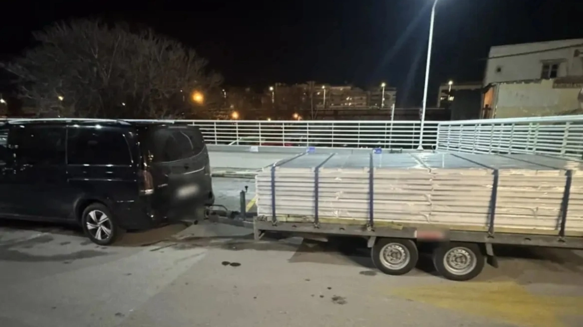 Συνελήφθη 59χρονος με πάνω από 30.000 πακέτα λαθραία τσιγάρα κρυμμένα σε κουφώματα αλουμινίου