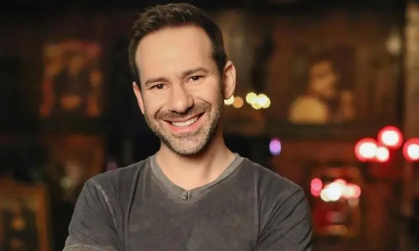 Πέθανε σε ηλικία 43 ετών ο «βασιλιάς» του OnlyFans – Τέλος σε μια αμφιλεγόμενη αυτοκρατορία του διαδικτύου