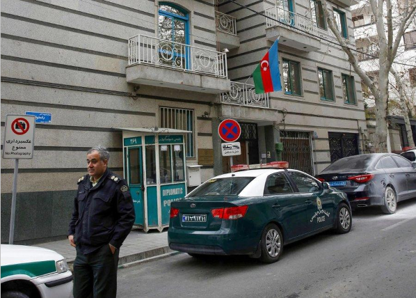 Το Αζερμπαϊτζάν ανακαλεί τους διπλωμάτες του από το Ιράν