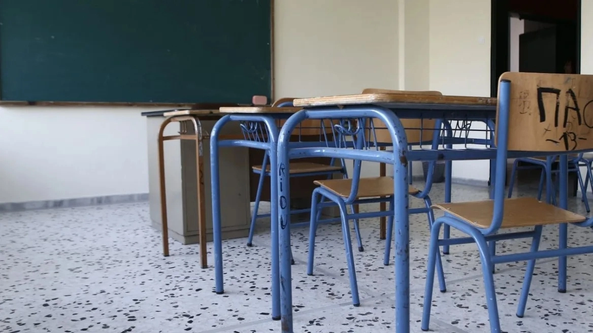 Χαλκίδα: Τραυματισμός μαθήτριας από πτώση φωτιστικού σε αίθουσα σχολείου!