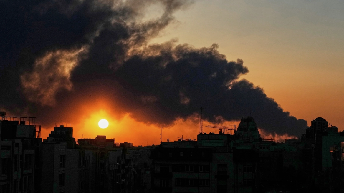 Μαζική ισραηλινή επιδρομή στην Τεχεράνη – Στο στόχαστρο ο πυρήνας των ιρανικών δυνάμεων ασφαλείας