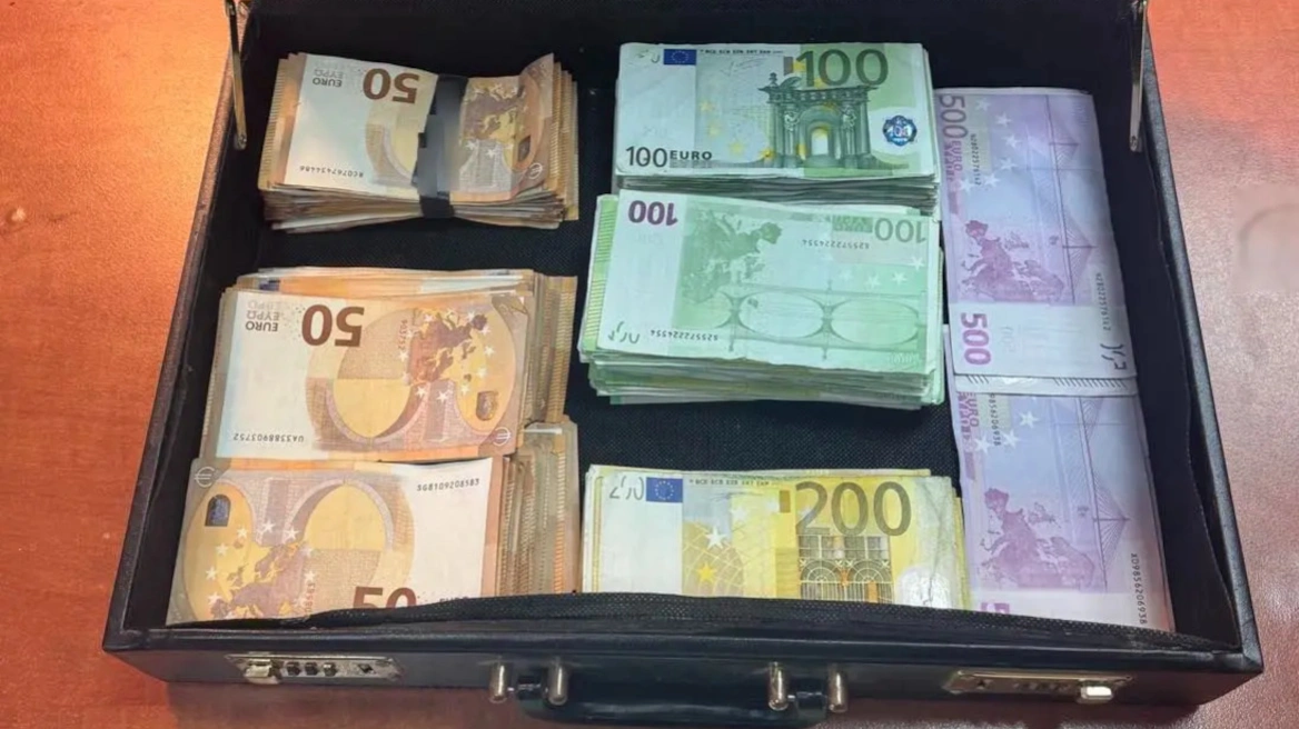 Υπεξαίρεση άνω των 100.000 ευρώ σε πρατήριο καυσίμων στη Χίο – Συνελήφθη 27χρονος υπάλληλος
