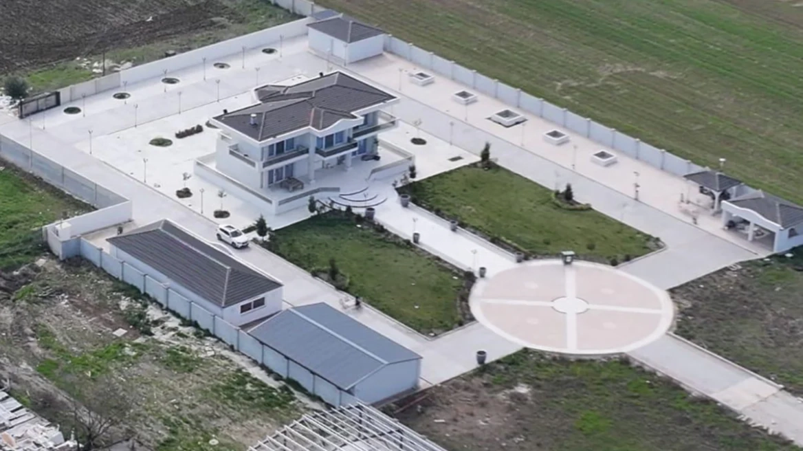 «Θα σου στείλω τα δάχτυλα των παιδιών σου σε κουτάκι»: Σοκαριστική καταγγελία για την οικογένεια Ρομά με τις χρυσές λίρες
