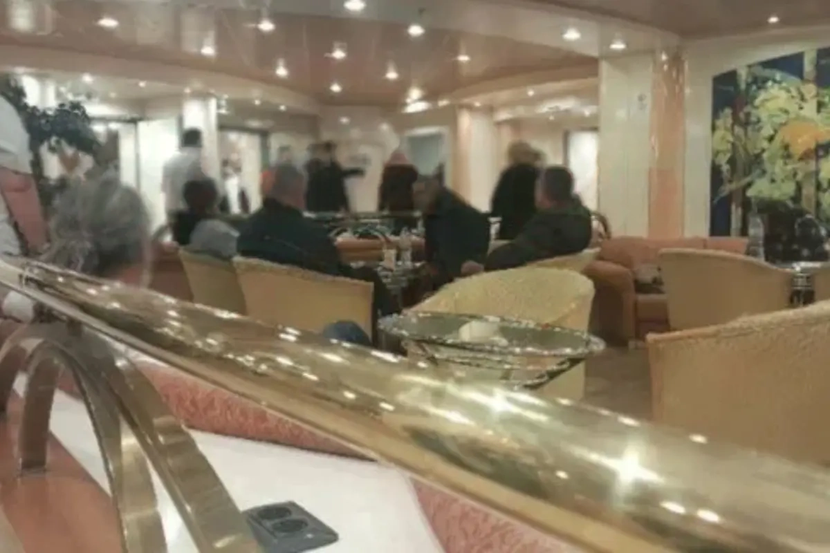 Τρόμος στο πλοίο για σχολική εκδρομή: Άνδρας μπήκε γυμνός σε καμπίνα μαθητριών!