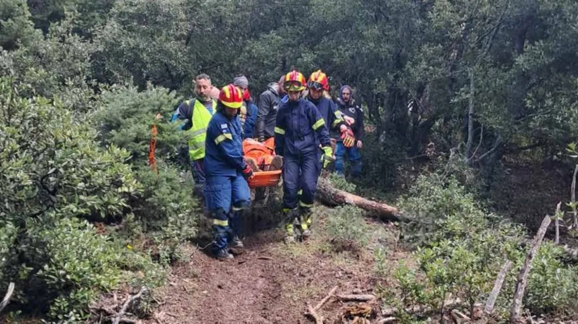 Εύβοια: Επιχείρηση διάσωσης αναβάτη μηχανής σε δύσβατη περιοχή, τραυματίστηκε στο πόδι