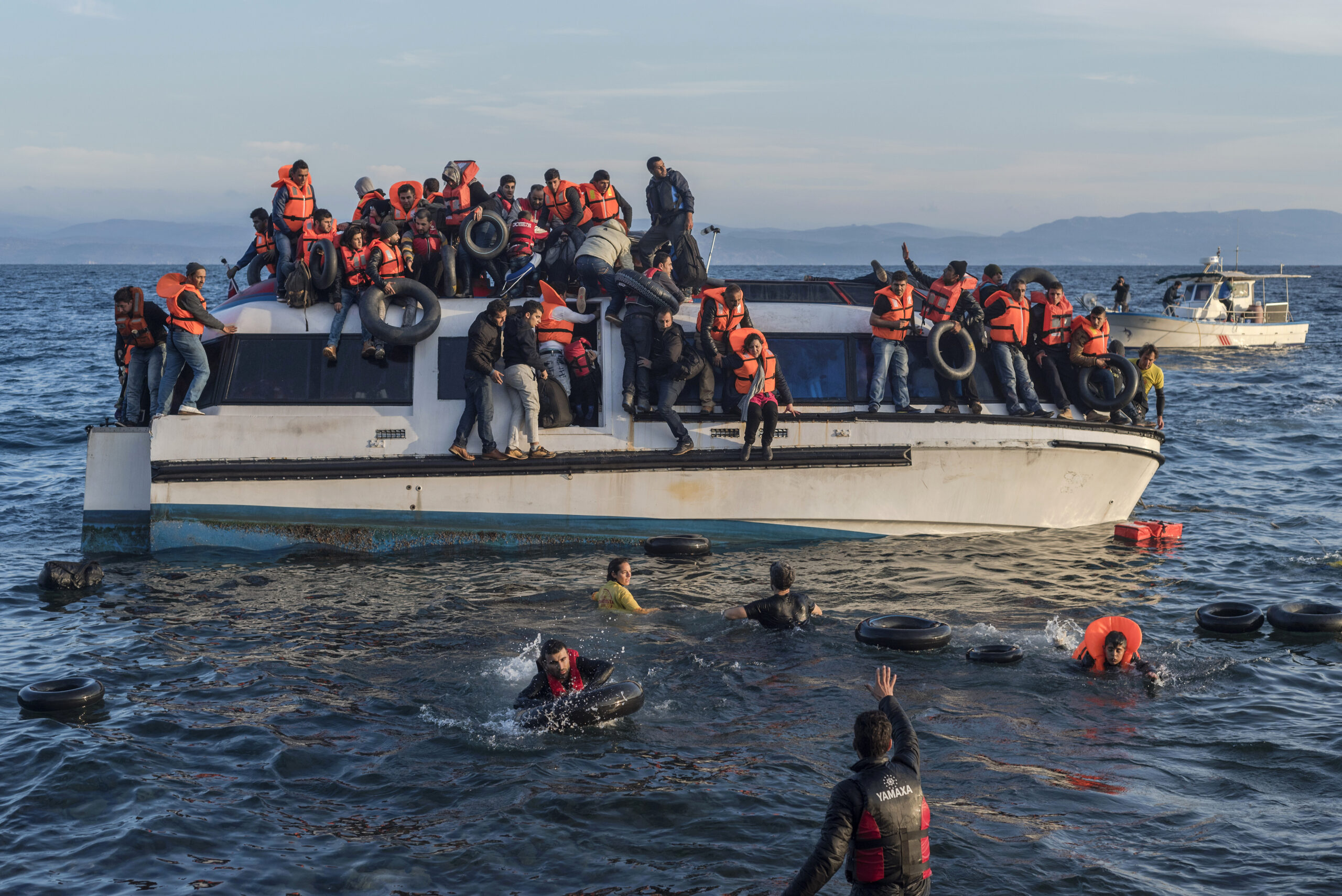 ΣΥΝΕΧΗΣ ΡΟΗ ΣΤΗ ΓΑΥΔΟ: Νέα άφιξη 34 μεταναστών στην Τρυπητή – «Βούλιαξε» το νησί το Πάσχα!