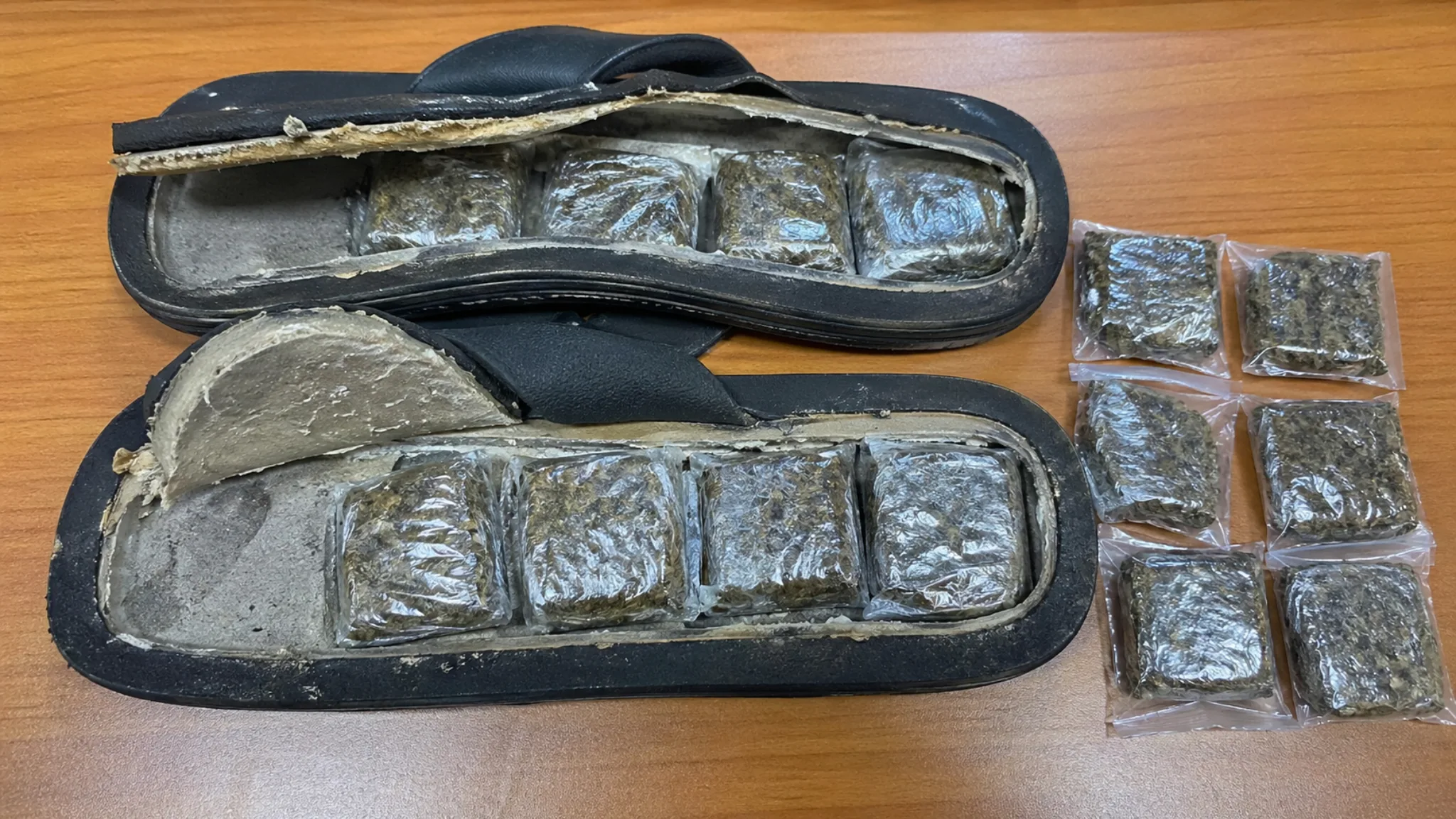 Τρίκαλα: ναρκωτικά κρυμμένα σε παντόφλες επιχείρησε να περάσει γυναίκα στη φυλακή