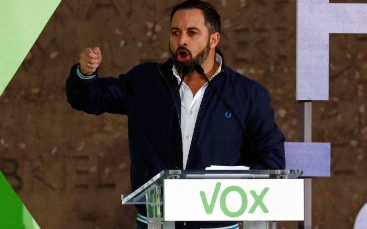 Ο Σαντιάγο Αμπασκάλ απέναντι στη μαζική νομιμοποίηση μεταναστών από την κυβέρνηση Σάντσεθ