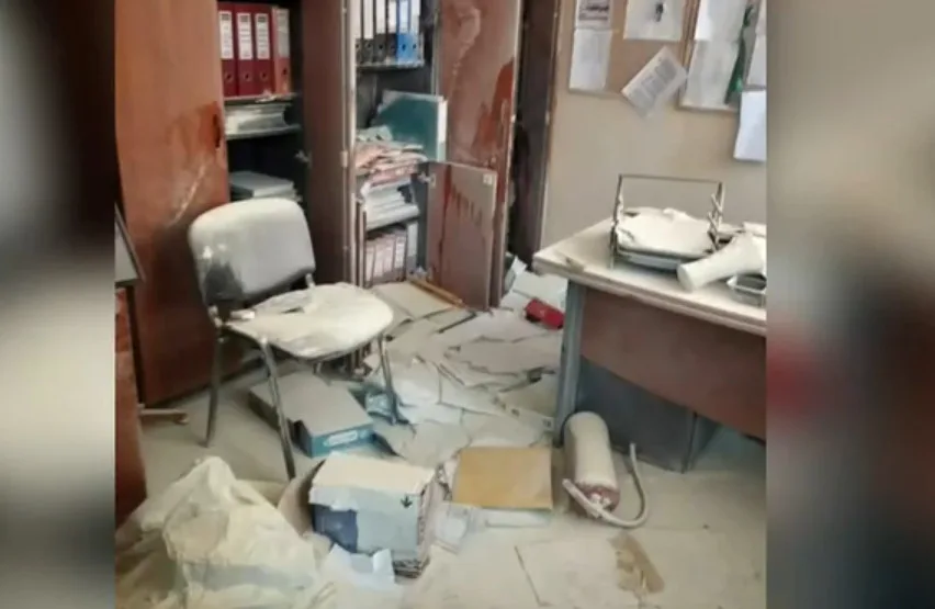 Γλυφάδα: Βανδαλισμοί και κλοπές σε σχολικό συγκρότημα – Έσπασαν τζάμια και άδειασαν πυροσβεστήρες