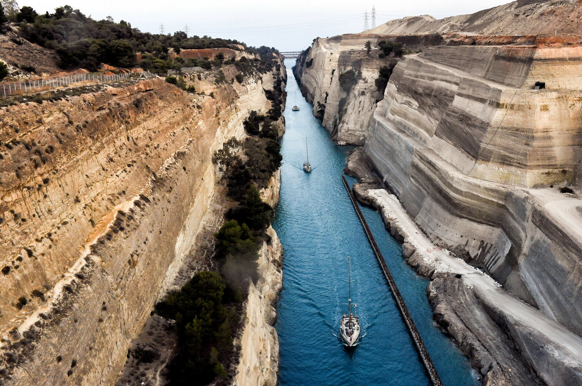 ΣΟΚ ΣΤΟΝ ΙΣΘΜΟ: Βρέθηκε νεκρή 19χρονη στη Διώρυγα – Θρίλερ με την ταυτότητα της κοπέλας! (ΒΙΝΤΕΟ)