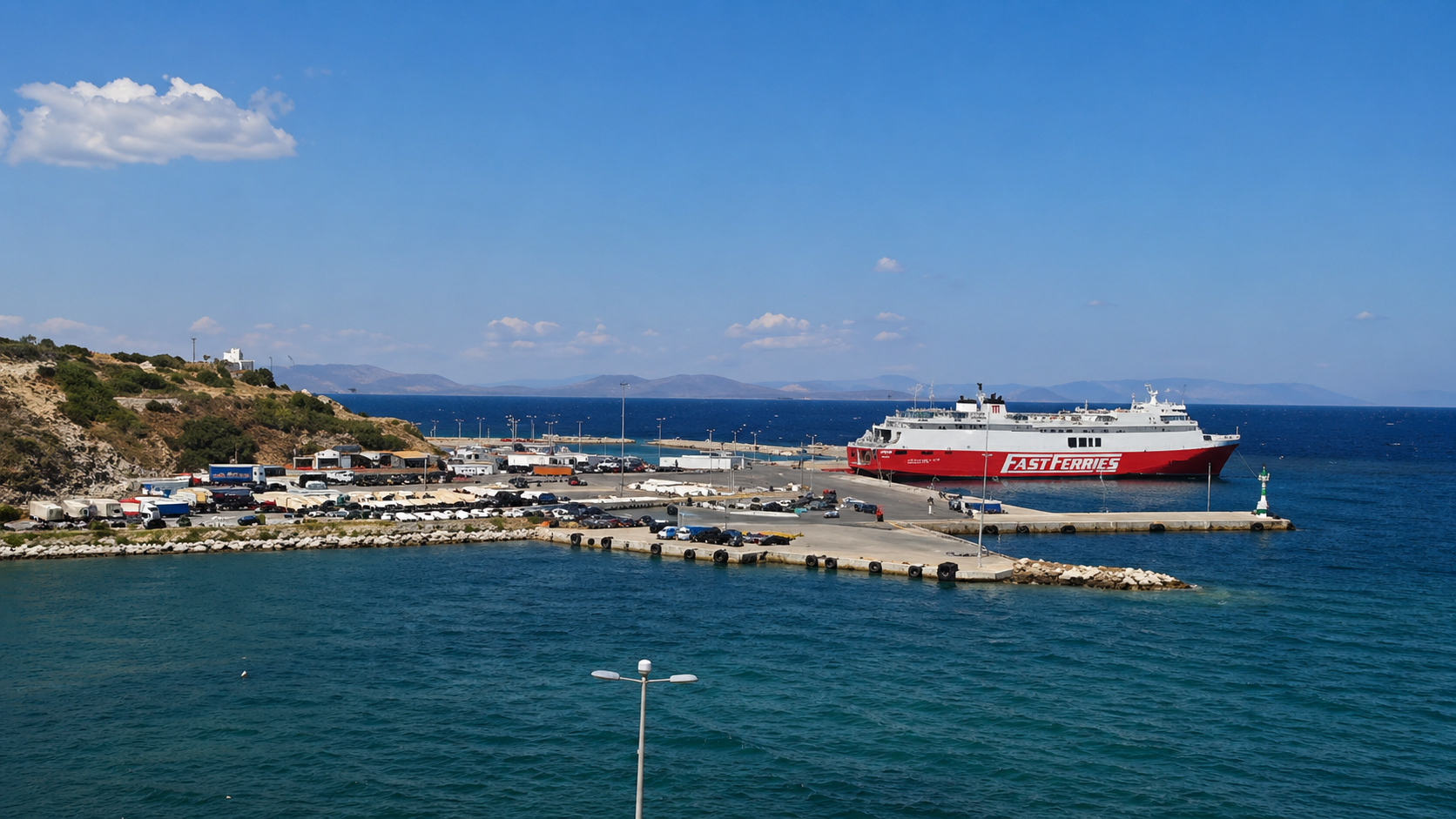 Σοκ σε πλοίο στην Τήνο — βρέφος έπεσε από καρότσι στις σκάλες