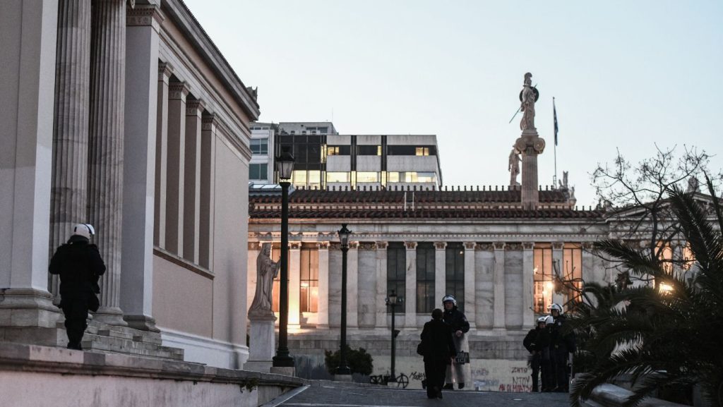 Αστυνομική επιχείρηση στη Φιλοσοφική Σχολή: Αντιδράσεις από τα μέλη ΔΕΠ