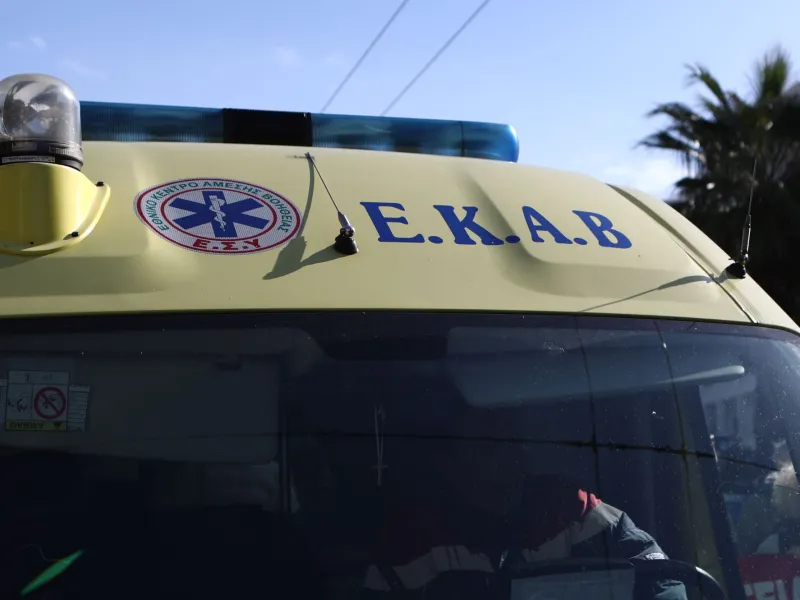 Τροχαίο στην Πιερία: Απεγκλωβίστηκε τραυματισμένη γυναίκα από επιβατικό όχημα