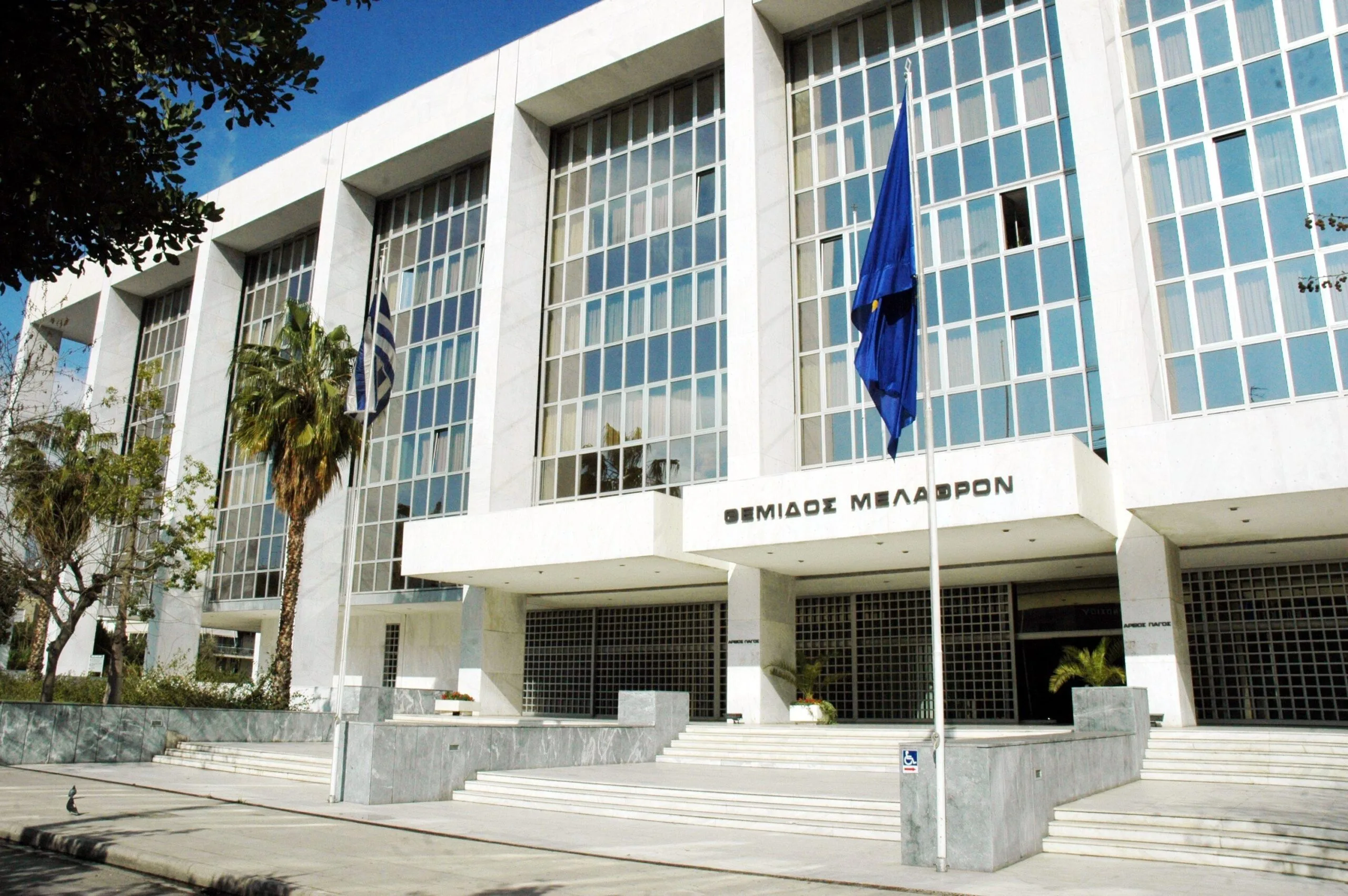 «Πυρ ομαδόν» Αρείου Πάγου : Ψευδές το δημοσίευμα για την παραίτηση του Αρεοπαγίτη Φ. Μουζάκη