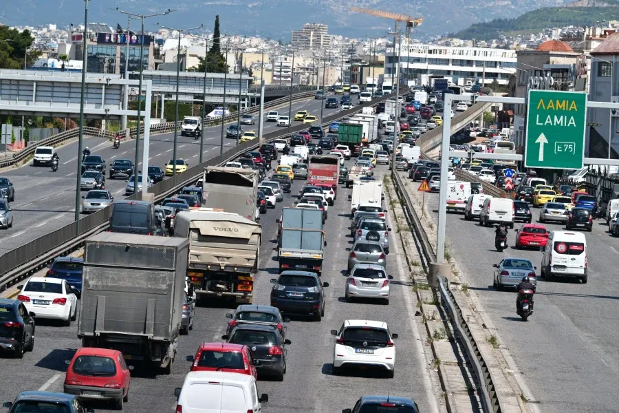 Κορυφώνεται η φυγή για το Πάσχα: Γεμάτα πλοία και μποτιλιάρισμα στους εθνικούς άξονες