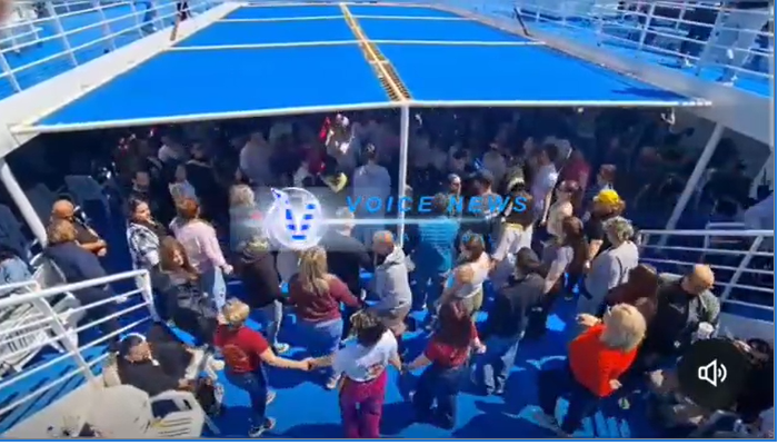 ΥΠΕΡΟΧΟΙ ΕΛΛΗΝΕΣ! ΔΕΙΤΕ ΤΟ ΓΛΕΝΤΙ ΠΟΥ ΕΣΤΗΣΑΝ ΟΙ ΤΑΞΙΩΤΕΣ ΕΝ ΠΛΩ! ΟΛΟ ΤΟ ΚΑΡΑΒΙ ΣΤΟ ΠΟΔΙ! (ΒΙΝΤΕΟ)