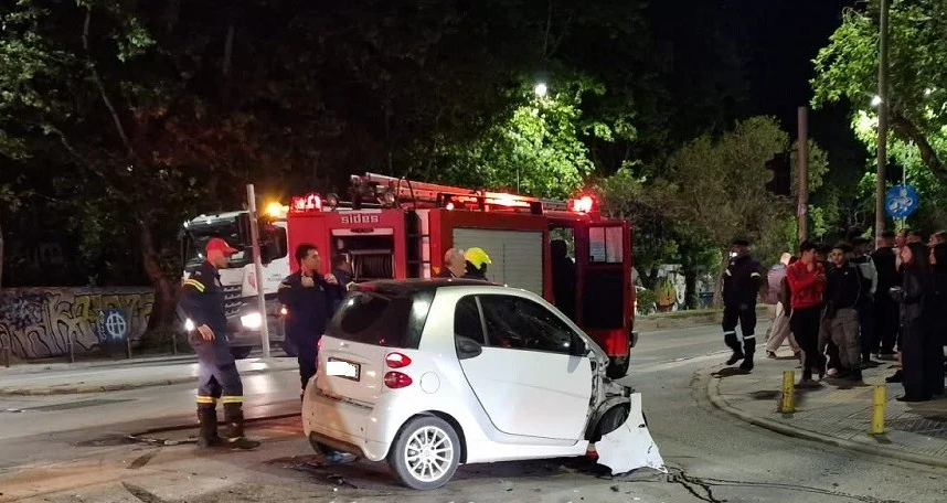 Ατύχημα το βράδυ της Παρασκευής στην Αγίου Δημητρίου: Μοτοσικλέτα καρφώθηκε σε αυτοκίνητο