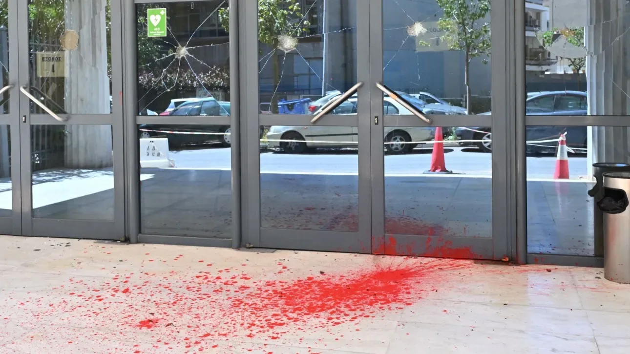 Τρόμος το βράδυ της Παρασκευής στην Αθήνα: 15 προσαγωγές μετά την επιδρομή στο Διοικητικό Εφετείο