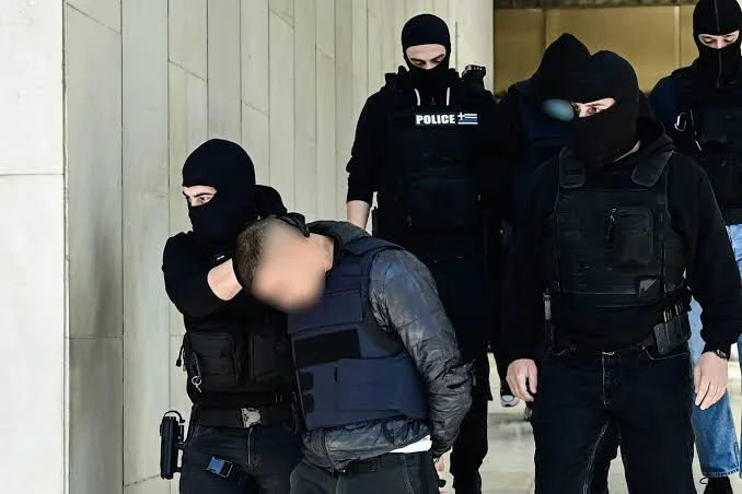 Αγιος Δημήτριος: Ελεύθεροι μέχρι τη Δευτέρα οι τρεις κατηγορούμενοι για υπόθαλψη