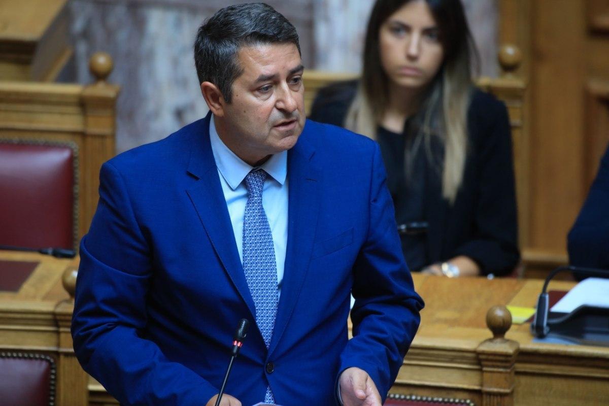 Συναγερμός στο Μαξίμου: Λιποθυμία Μυλωνάκη εν ώρα σύσκεψης – Εσπευσμένα στον «Ευαγγελισμό»