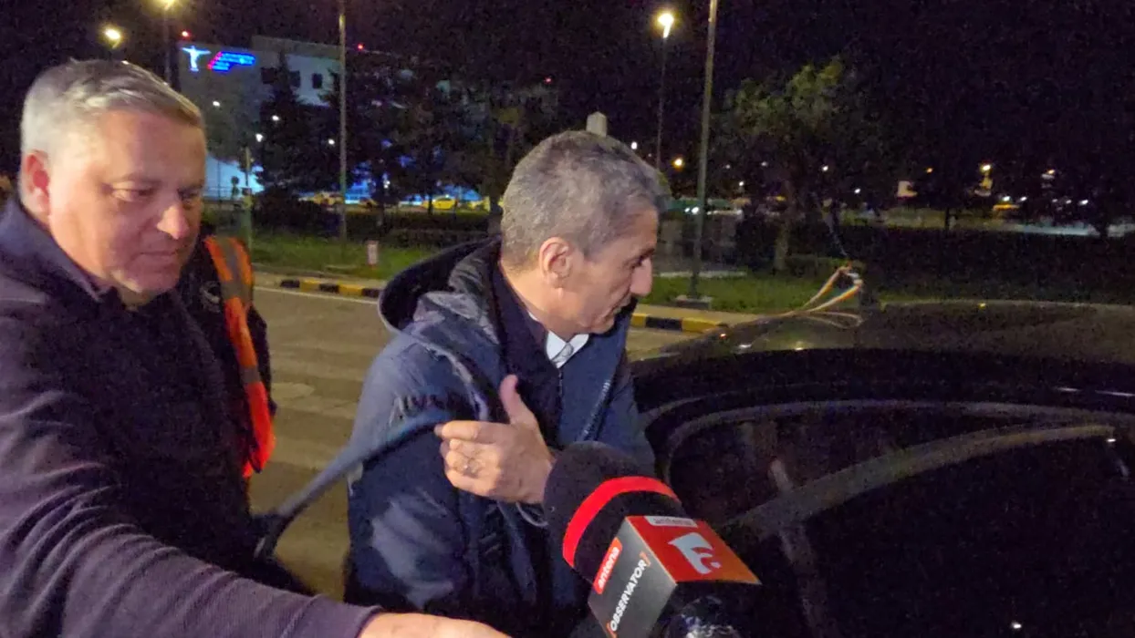 Η άφιξη του Λουτσέσκου στο Βουκουρέστι – Τι δήλωσε για τον πατέρα του (vid)