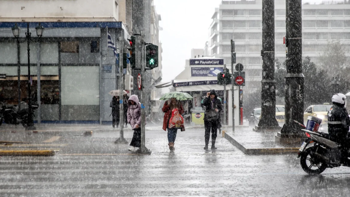 Βροχές και καταιγίδες σήμερα – έρχεται «ψυχρή ανατροπή» μετά τη Μεγάλη Πέμπτη