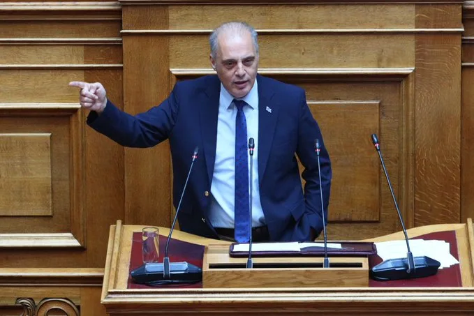 ΜΕΙΝΕΤΕ ΣΥΝΤΟΝΙΣΜΕΝΟΙ ΟΛΟΙ! ΖΩΝΤΑΝΑ Ο ΠΡΟΕΔΡΟΣ ΤΗΣ ΕΛΛΗΝΙΚΗΣ ΛΥΣΗΣ ΣΤΗΝ ΒΟΥΛΗ