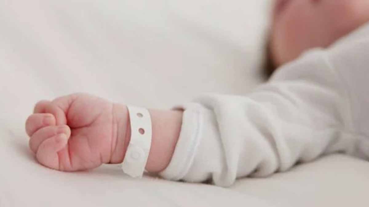 ΘΡΙΛΕΡ ΜΕ ΝΗΠΙΟ: Το άρπαξε από την παιδιατρική παρά τις εντολές των γιατρών – Κίνδυνος για χημική πνευμονία!