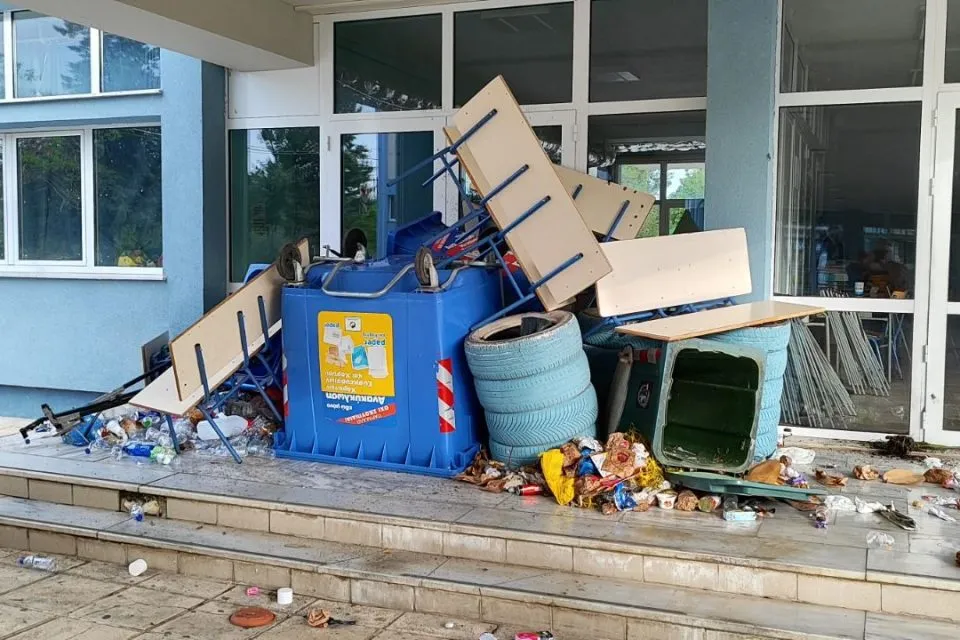 Λάρισα: Στόχος βανδάλων σχολικά συγκροτήματα και δημόσιοι χώροι – Σκληρή απάντηση από τον Δήμο