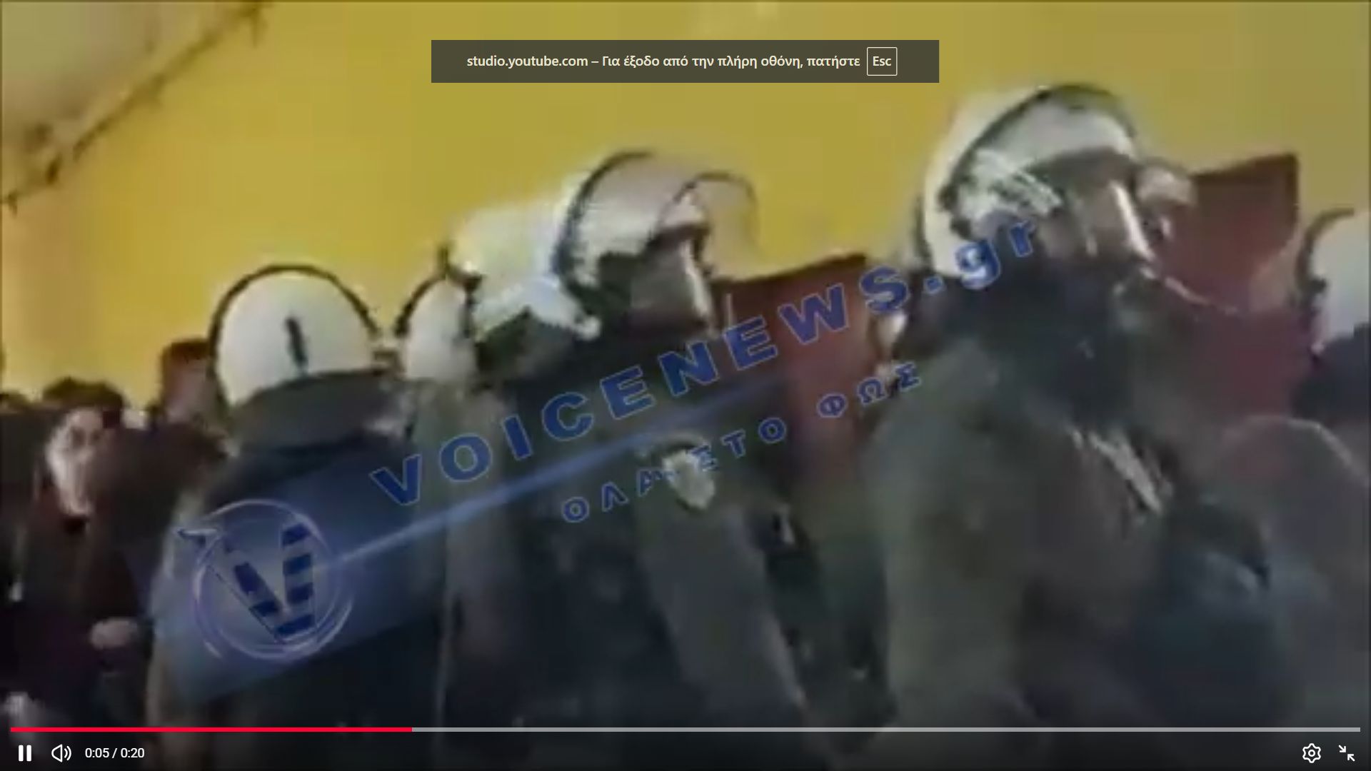 ΣΟΒΑΡΑ ΕΠΕΙΣΟΔΙΑ ΣΤΟ ΑΠΘ: ΑΓΡΙΑ ΕΠΙΘΕΣΗ ΜΕ ΡΟΠΑΛΑ ΚΑΤΑ ΦΟΙΤΗΤΩΝ ΚΑΙ ΔΕΚΑΔΕΣ ΠΡΟΣΑΓΩΓΕΣ (ΒΙΝΤΕΟ)
