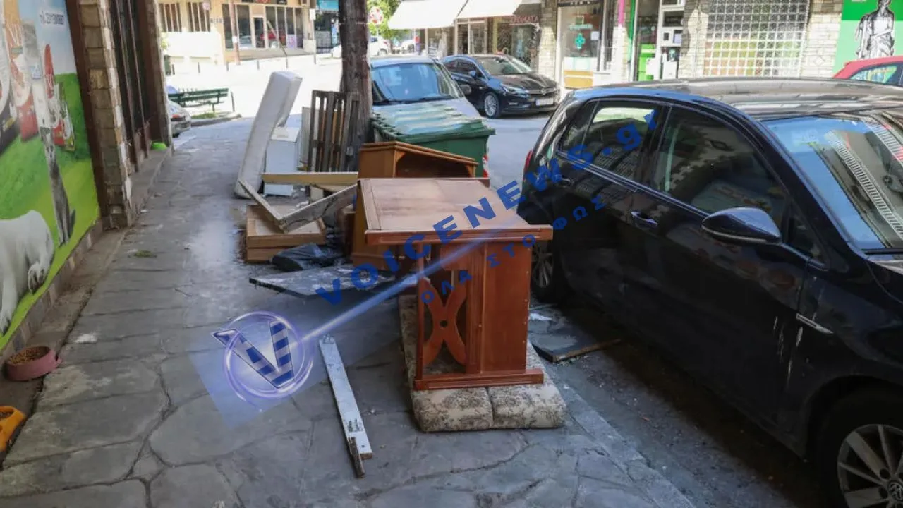 Από φέρετρο μέχρι βάρκα στα σκουπίδια της Θεσσαλονίκης – Τα πιο απίστευτα ογκώδη που μάζεψε ο δήμος