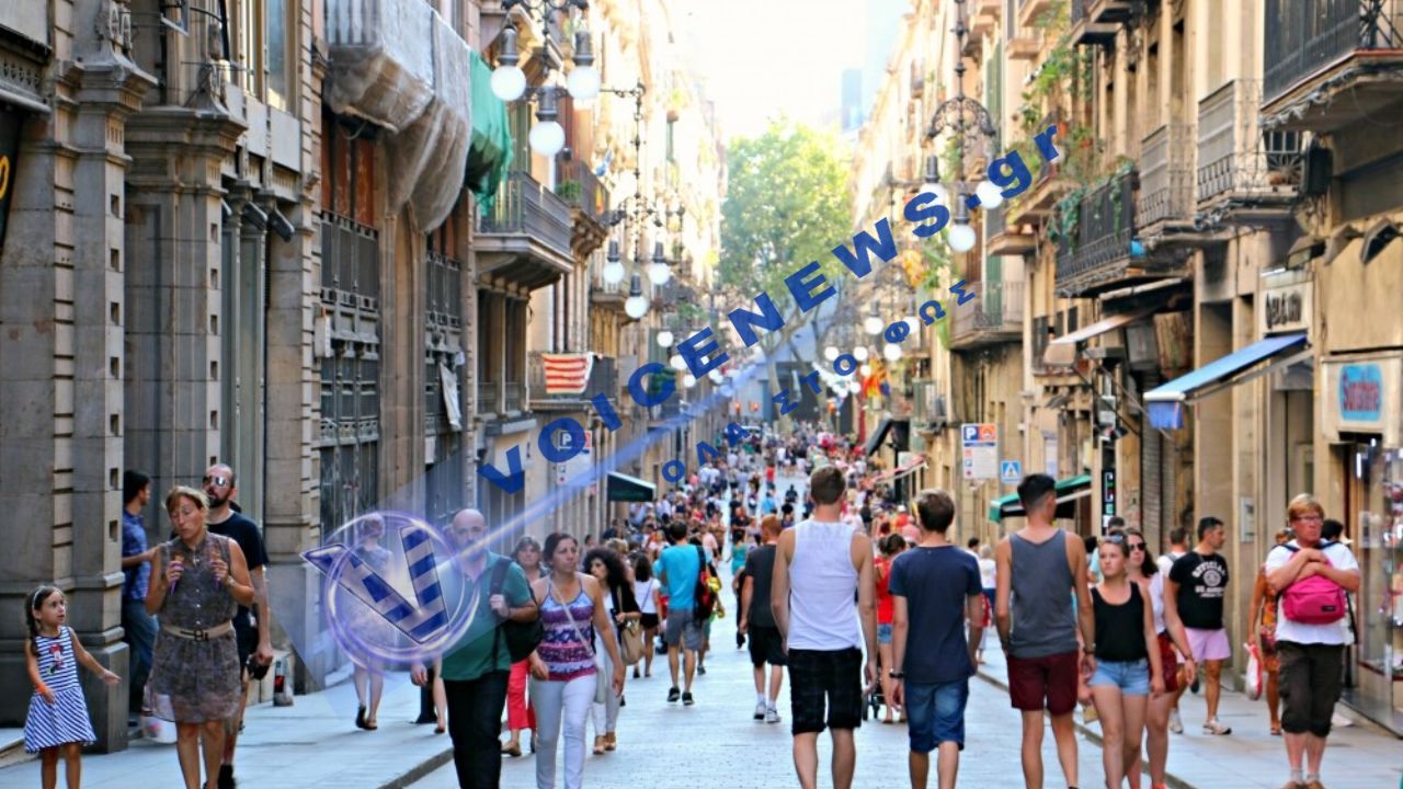 Οι τουρίστες ακινητοποιούν δράστη ληστείας στη Βαρκελώνη