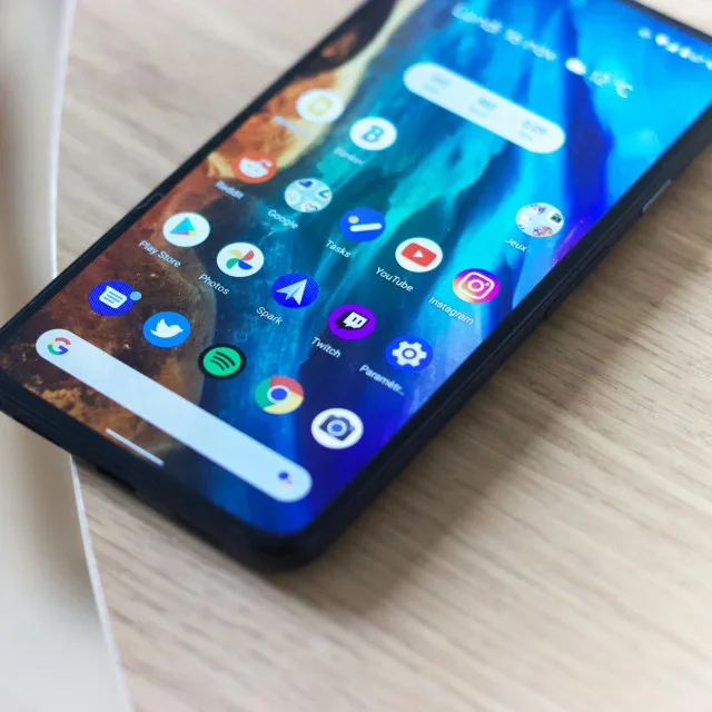 Μεγάλη ανατροπή στα smartphone: Η Ε.Ε. απλοποιεί τη μεταφορά δεδομένων μεταξύ Apple και Android