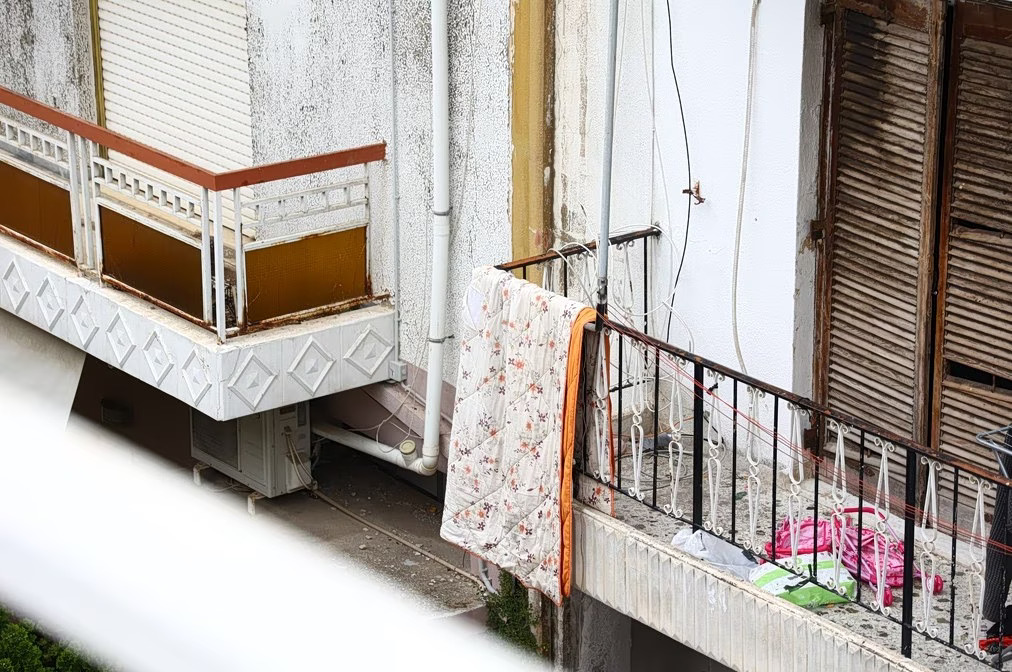 Φρίκη στους Αγίους Αναργύρους: Ζούσαν 3 υποσιτισμένα παιδιά σε τρώγλη και το κράτος το ήξερε δύο χρόνια!