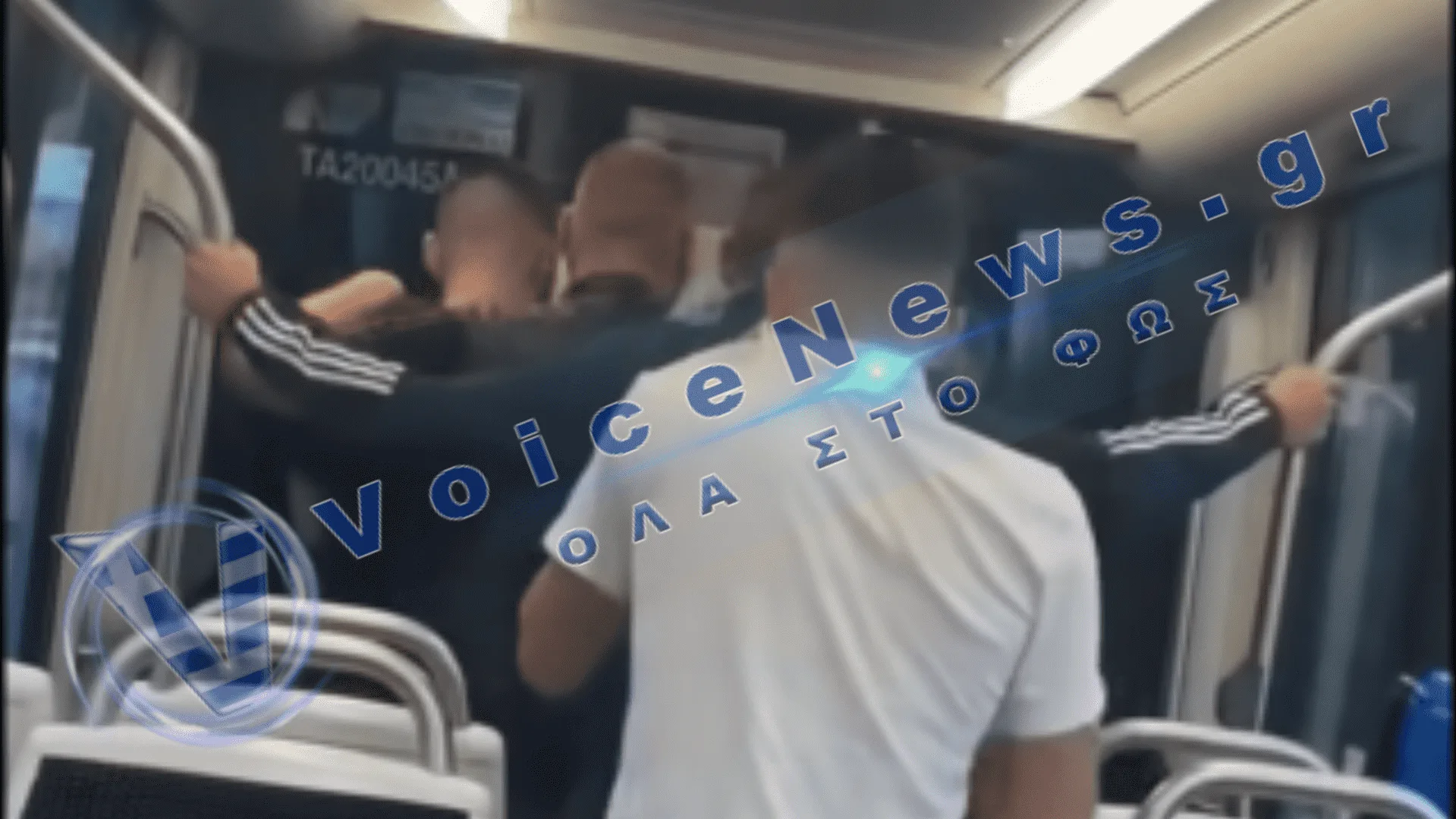 Ομάδα νεαρών επιτέθηκε βίαια σε φοιτήτρια από την Κίνα και την πέταξε σε κολώνα!