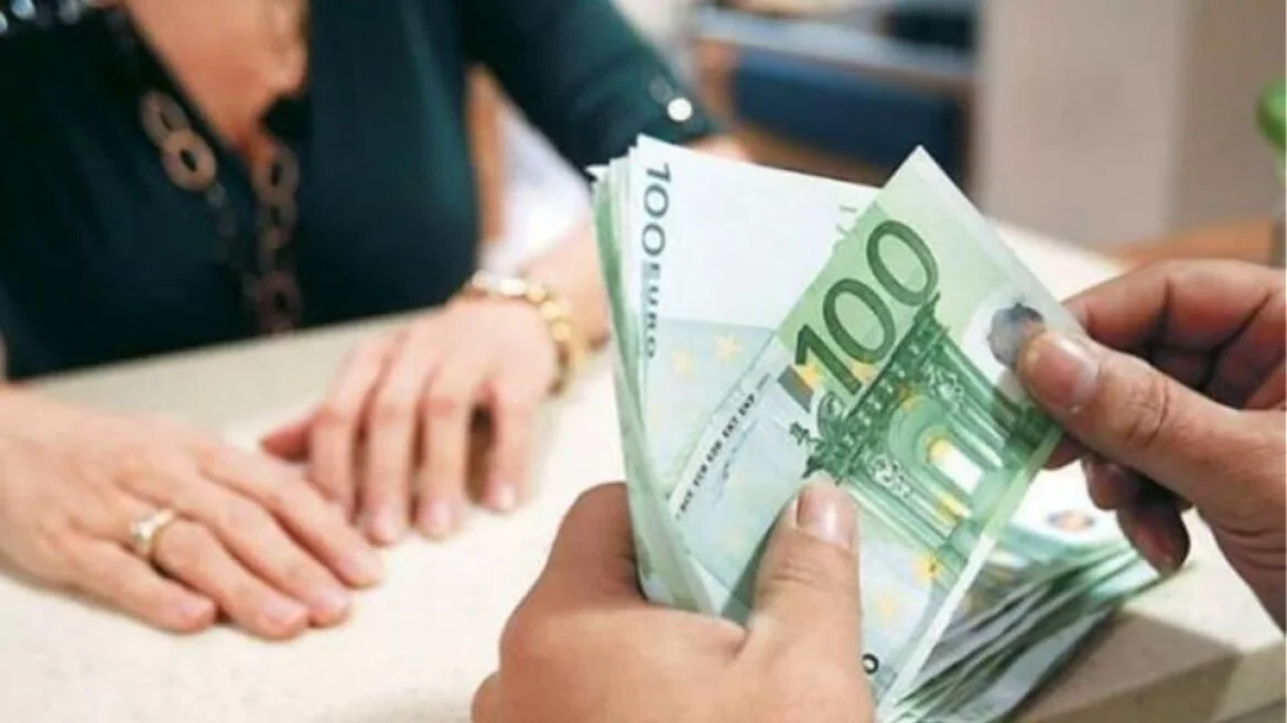 Συνταξιούχοι σε επιφυλακή: Τι πρέπει να ελέγχουν κάθε μήνα στη σύνταξή τους