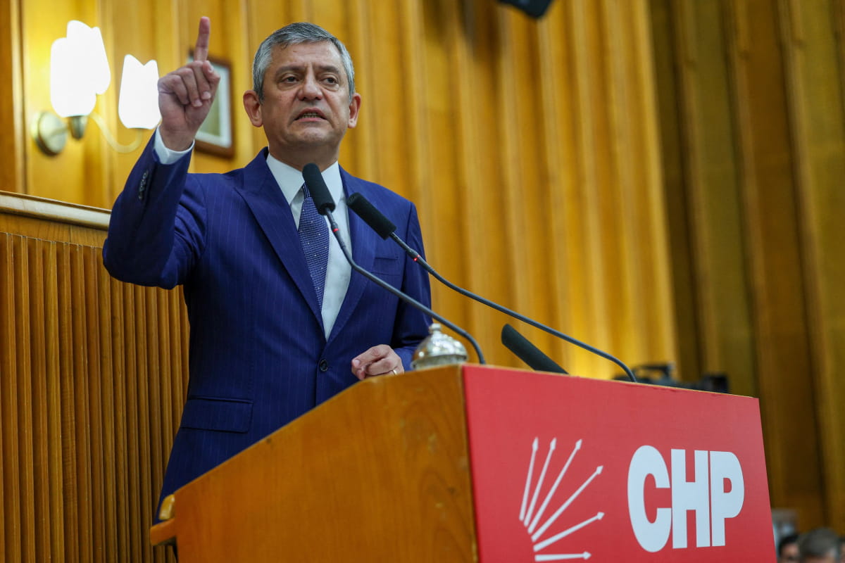 Τουρκία: Εσωκομματική έκρηξη στο CHP: Οζέλ ετοιμάζει συνέδριο, Κιλιτσντάρογλου «κλειδώνει» την ηγεσία