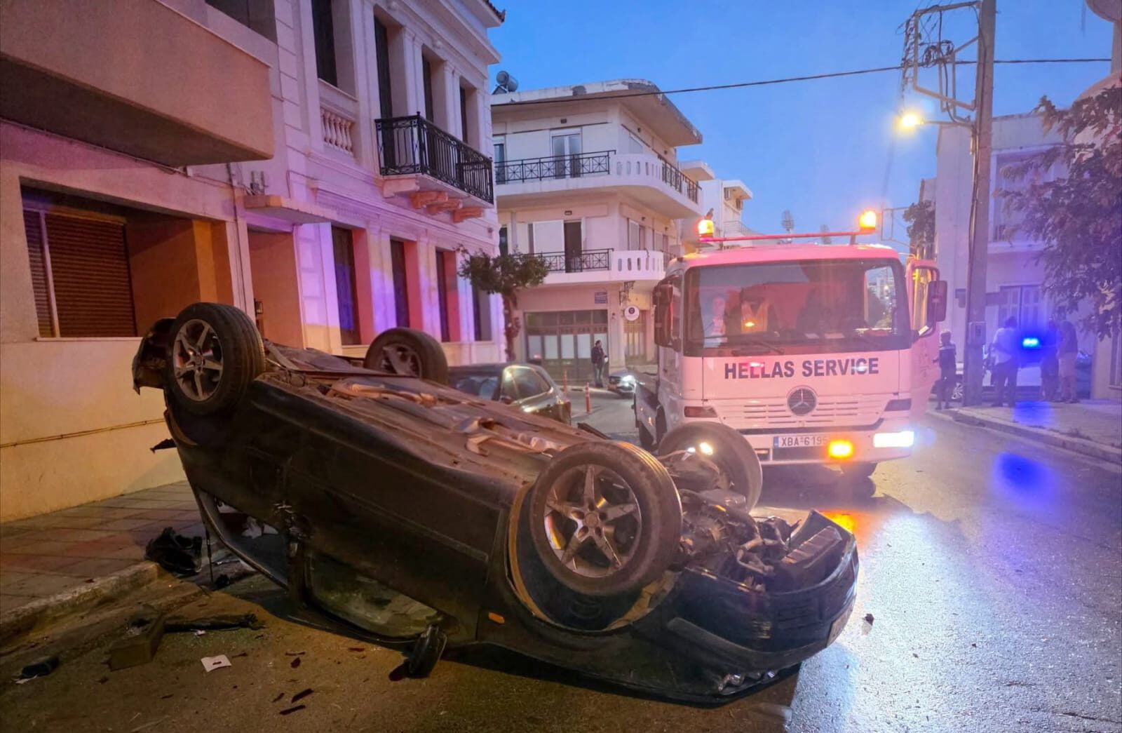 Χανιά: Αυτοκίνητο ξέφυγε από την πορεία του και κατέληξε αναποδογυρισμένο