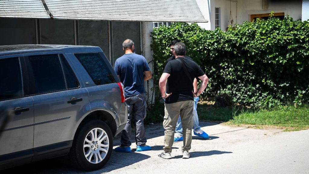 Δίωξη για διπλή ανθρωποκτονία σε 65χρονο στην Αιγιαλεία – Οι αντιφάσεις και τα ευρήματα